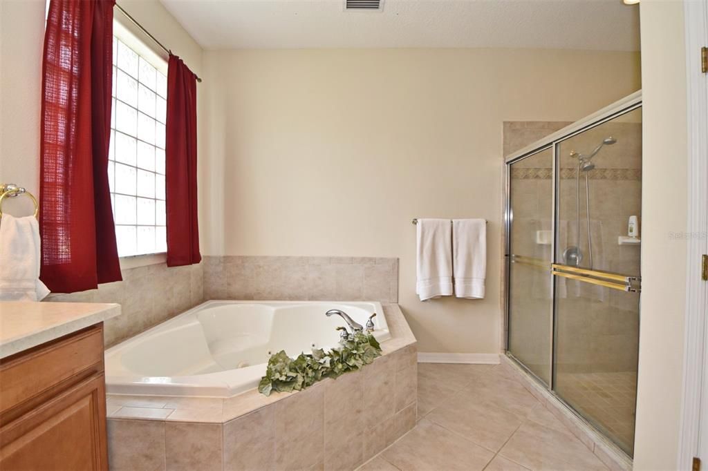 最近售出: $595,000 (4 贝兹, 3 浴室, 2605 平方英尺)