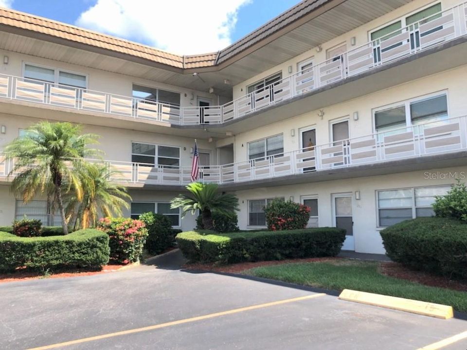 Recently Sold: $105,000 (1 beds, 1 baths, 1055 Square Feet)