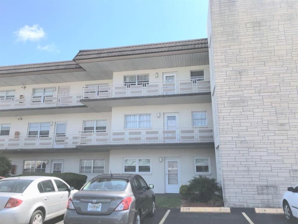 Recently Sold: $105,000 (1 beds, 1 baths, 1055 Square Feet)
