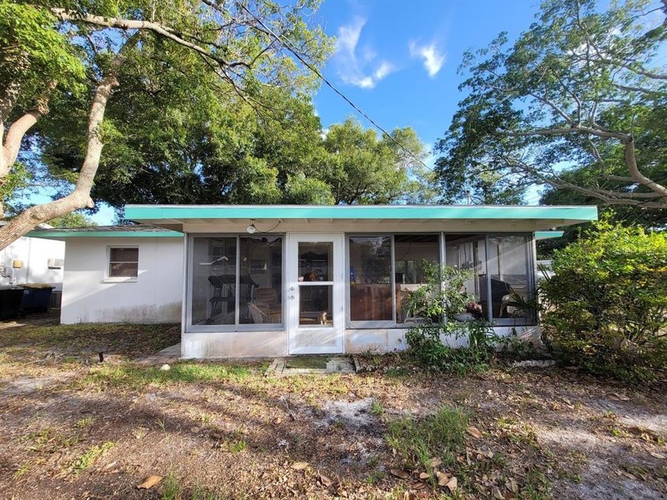 Recently Sold: $225,000 (2 beds, 1 baths, 774 Square Feet)