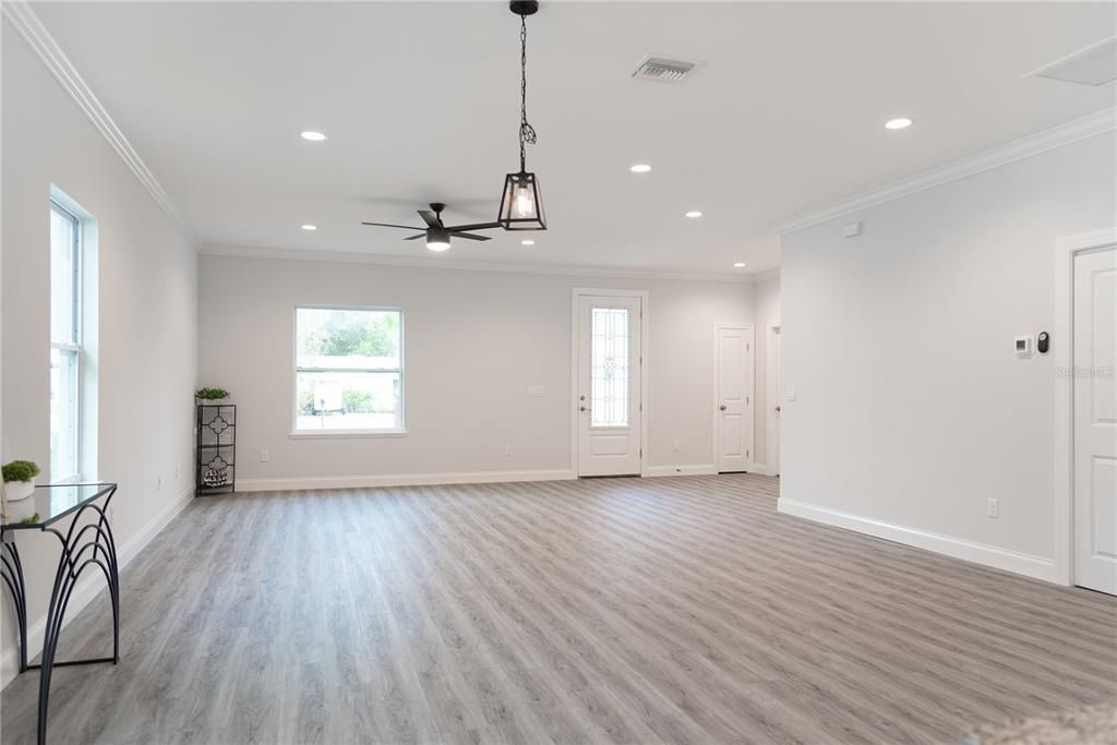 Recently Sold: $445,000 (3 beds, 2 baths, 1751 Square Feet)
