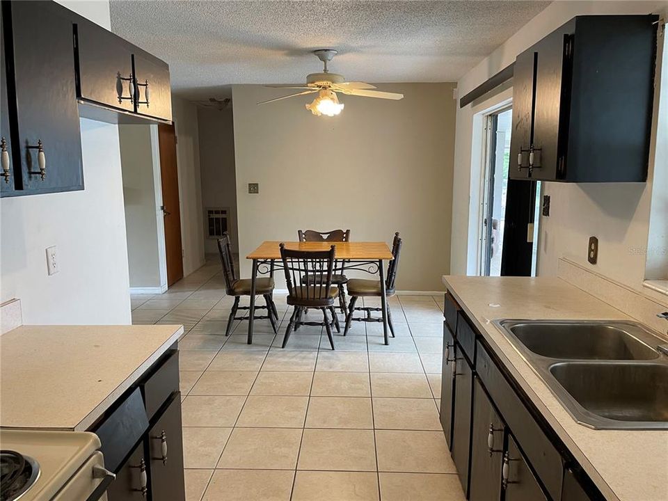 Recently Sold: $155,000 (3 beds, 3 baths, 1470 Square Feet)