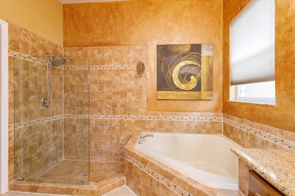 最近售出: $450,000 (3 贝兹, 2 浴室, 1552 平方英尺)