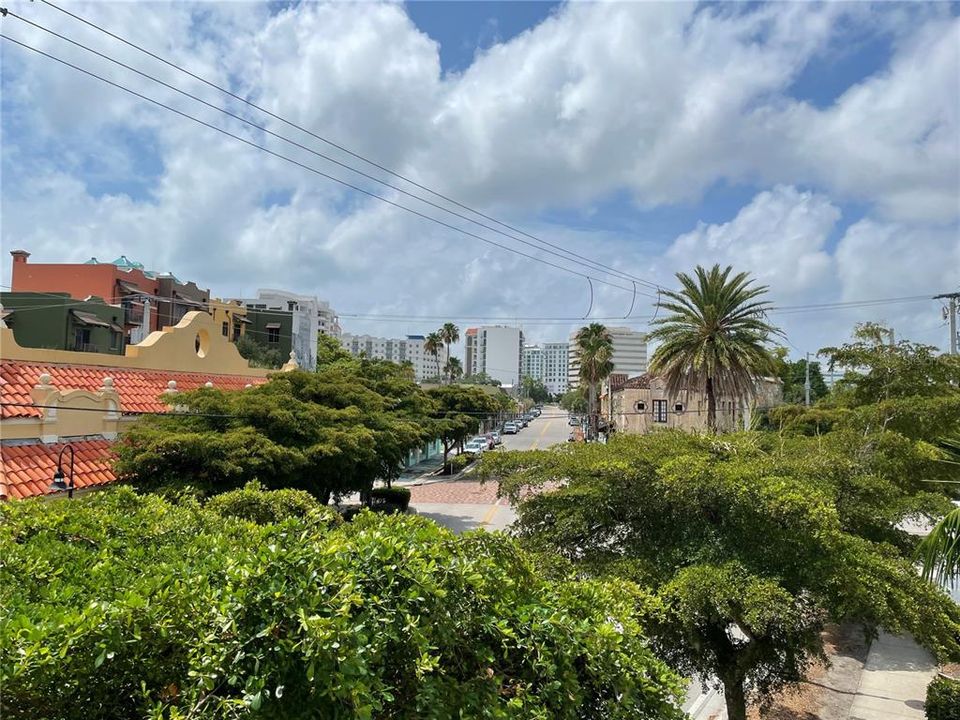 Recently Sold: $645,000 (2 beds, 2 baths, 1105 Square Feet)