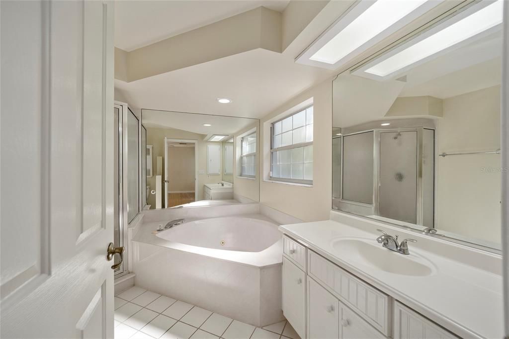 最近售出: $369,900 (3 贝兹, 2 浴室, 1866 平方英尺)