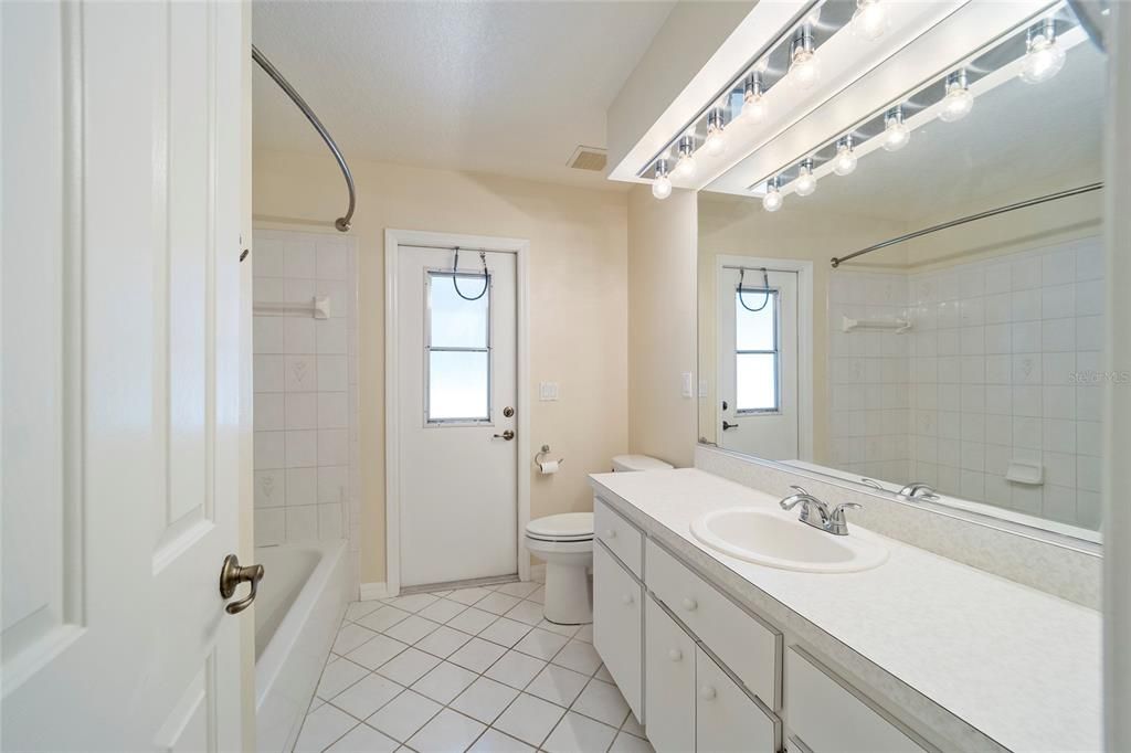 最近售出: $369,900 (3 贝兹, 2 浴室, 1866 平方英尺)