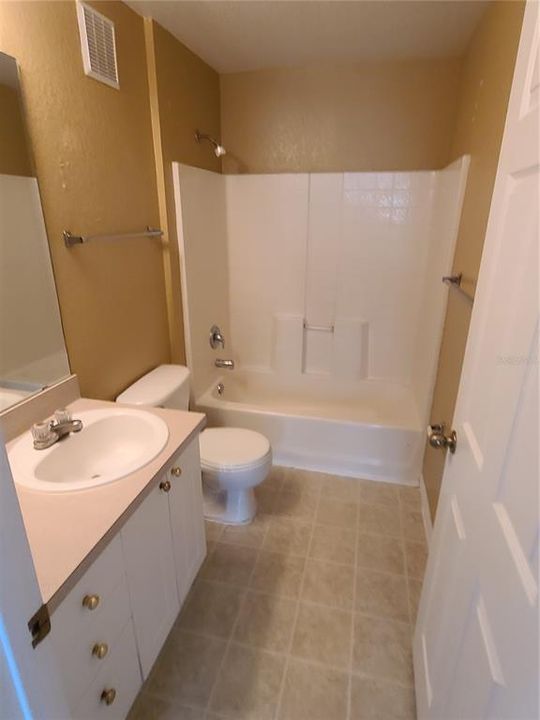Recently Rented: $1,050 (1 beds, 1 baths, 708 Square Feet)