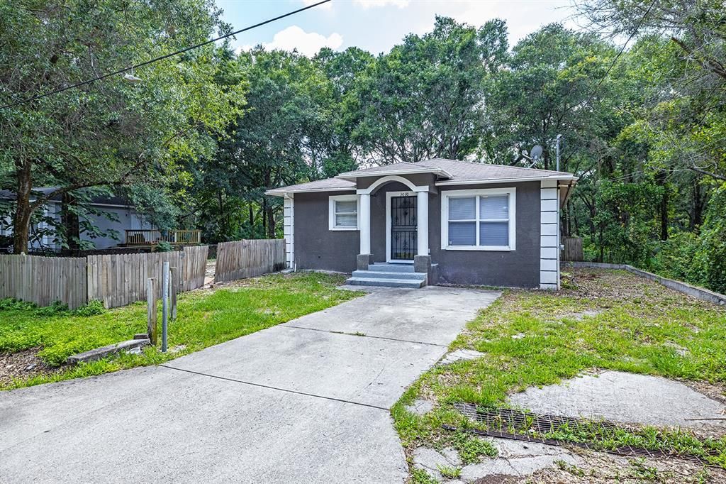 Recently Rented: $1,650 (3 beds, 2 baths, 1200 Square Feet)