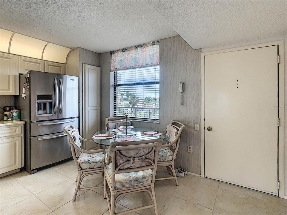 Recently Sold: $435,000 (2 beds, 2 baths, 1215 Square Feet)