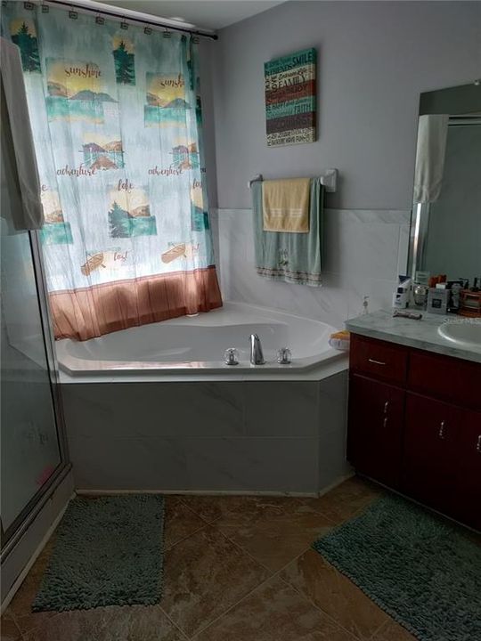 Недавно продано: $245,000 (4 спален, 2 ванн, 1743 Квадратных фут)