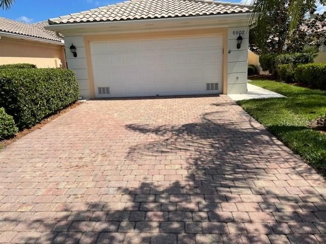 Recently Sold: $379,000 (2 beds, 2 baths, 1693 Square Feet)