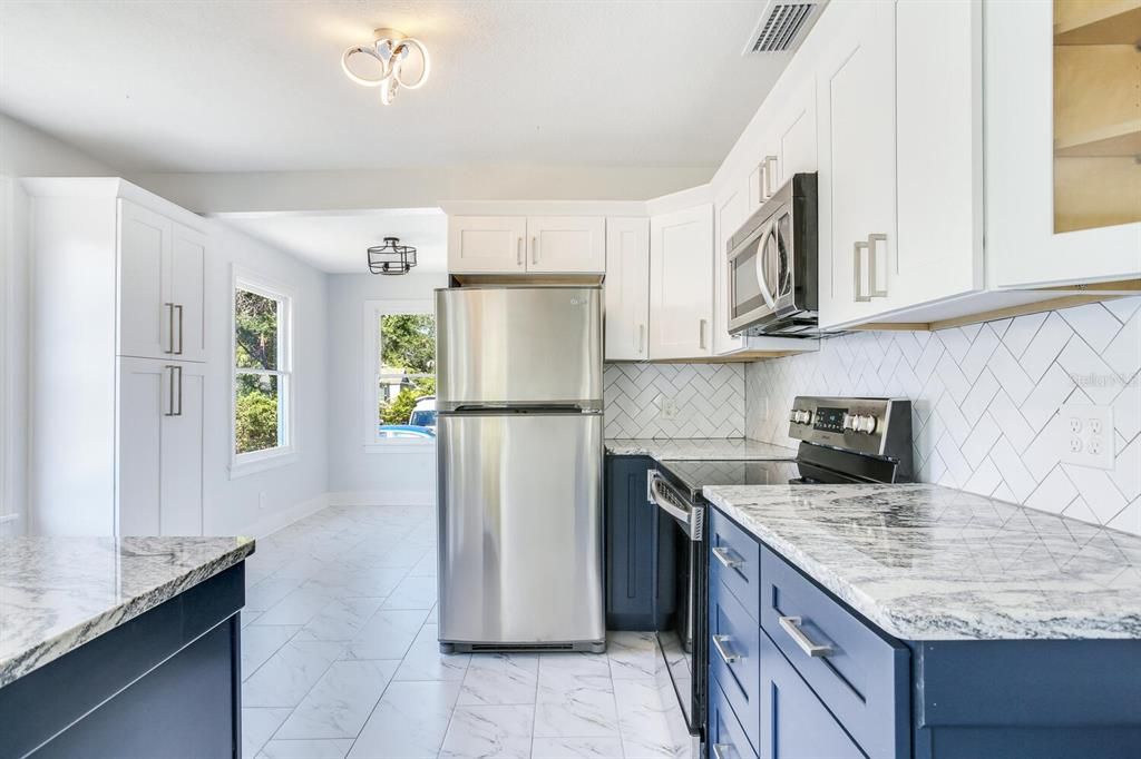 Recently Sold: $399,999 (2 beds, 1 baths, 1036 Square Feet)