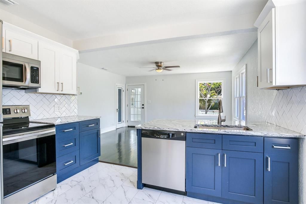 Recently Sold: $399,999 (2 beds, 1 baths, 1036 Square Feet)