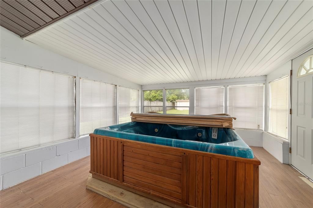 Недавно продано: $159,000 (3 спален, 1 ванн, 1152 Квадратных фут)