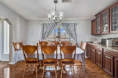 Vendido Recientemente: $509,000 (3 camas, 2 baños, 2172 Pies cuadrados)