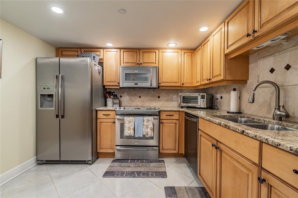 Recently Sold: $430,000 (2 beds, 2 baths, 1175 Square Feet)