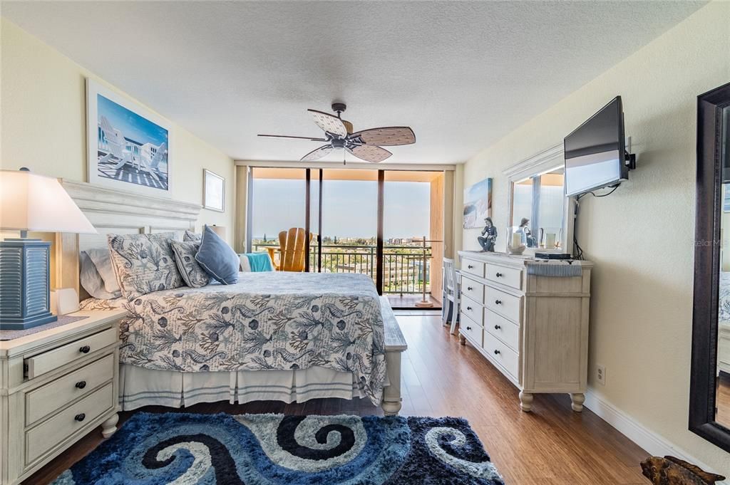 Recently Sold: $430,000 (2 beds, 2 baths, 1175 Square Feet)