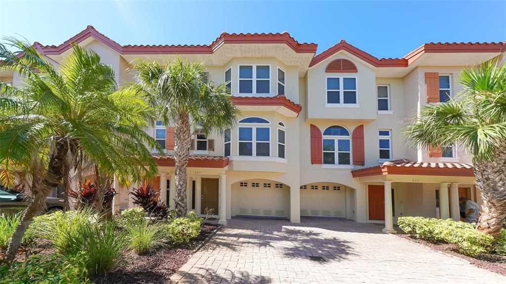 Recently Sold: $725,000 (3 beds, 2 baths, 1688 Square Feet)
