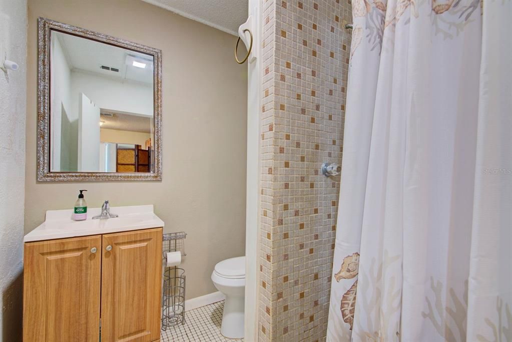 最近售出: $165,000 (0 贝兹, 0 浴室, 1463 平方英尺)