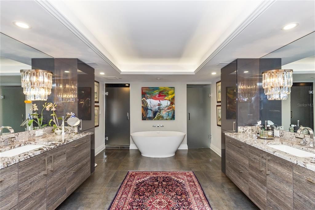 最近售出: $1,899,000 (4 贝兹, 4 浴室, 4189 平方英尺)