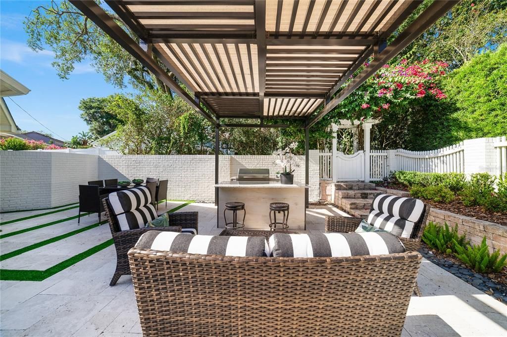 Recently Sold: $2,200,000 (4 beds, 3 baths, 3772 Square Feet)