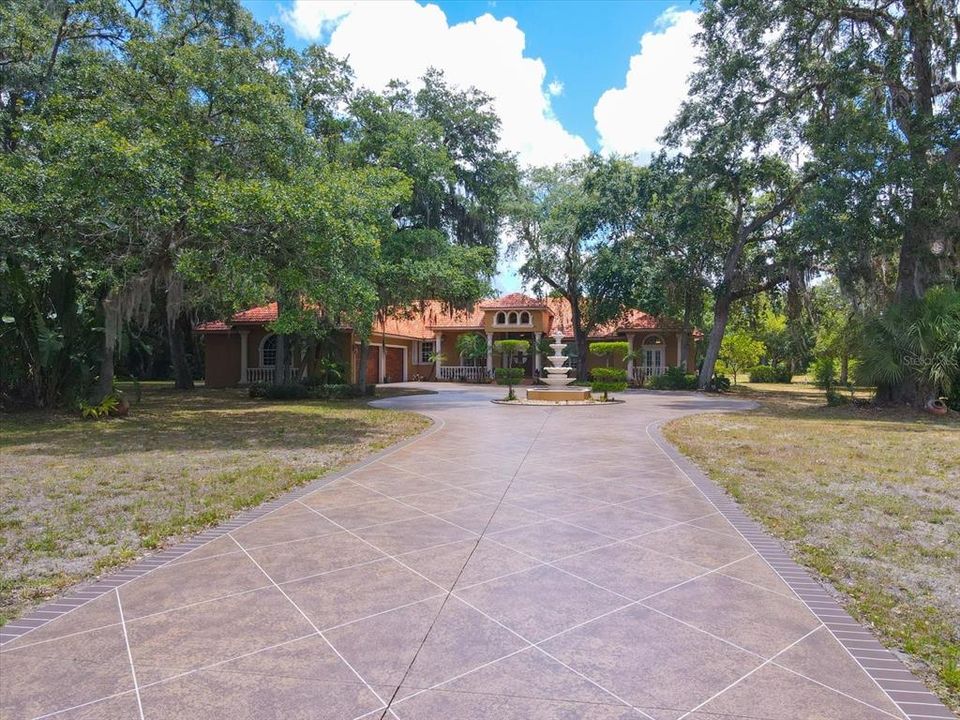 Recently Sold: $950,000 (4 beds, 4 baths, 5082 Square Feet)