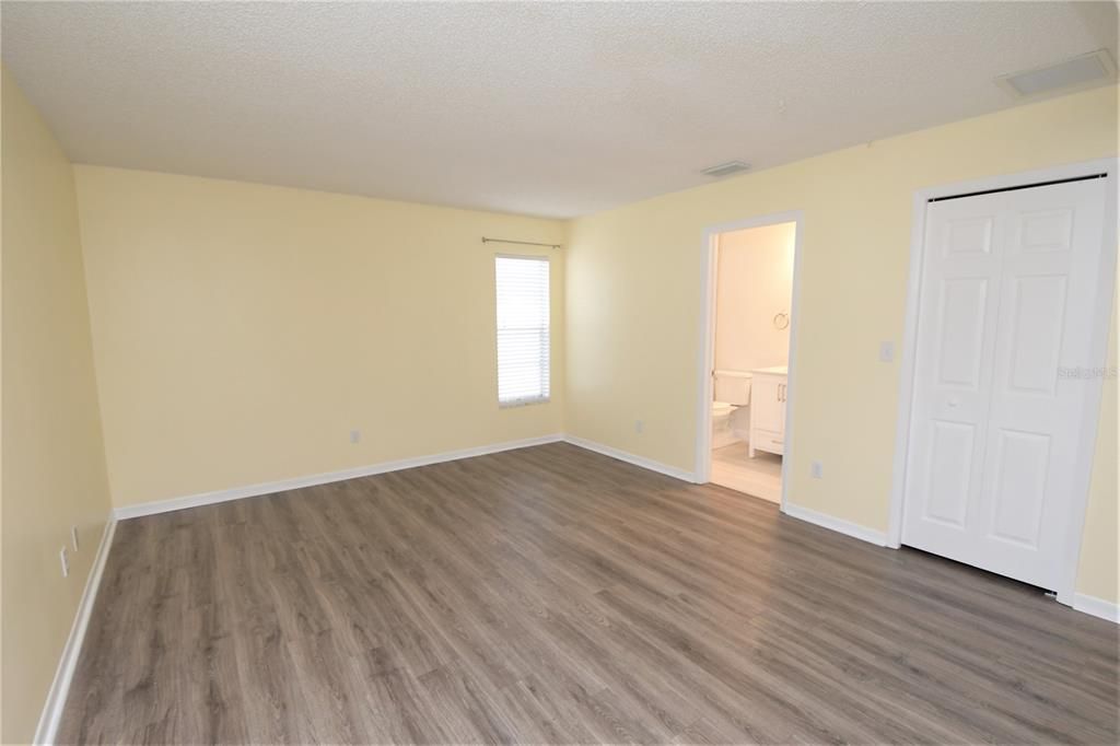 Recently Sold: $400,000 (3 beds, 2 baths, 1560 Square Feet)