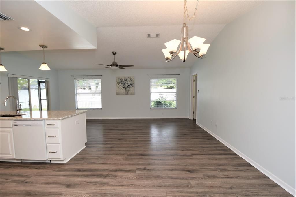 Recently Sold: $400,000 (3 beds, 2 baths, 1560 Square Feet)