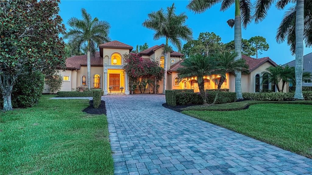 Recently Sold: $3,350,000 (5 beds, 6 baths, 5493 Square Feet)