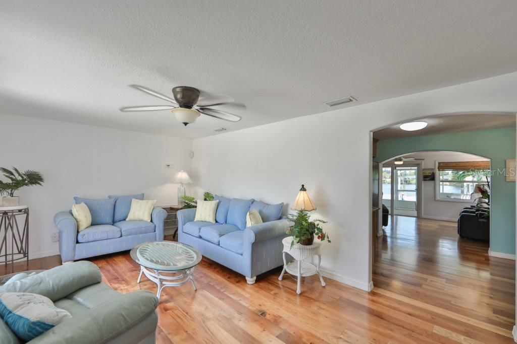 Recently Sold: $472,000 (3 beds, 2 baths, 1482 Square Feet)