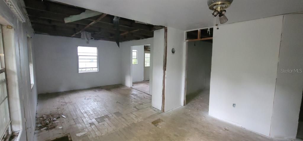 Vendido Recientemente: $69,900 (3 camas, 2 baños, 936 Pies cuadrados)