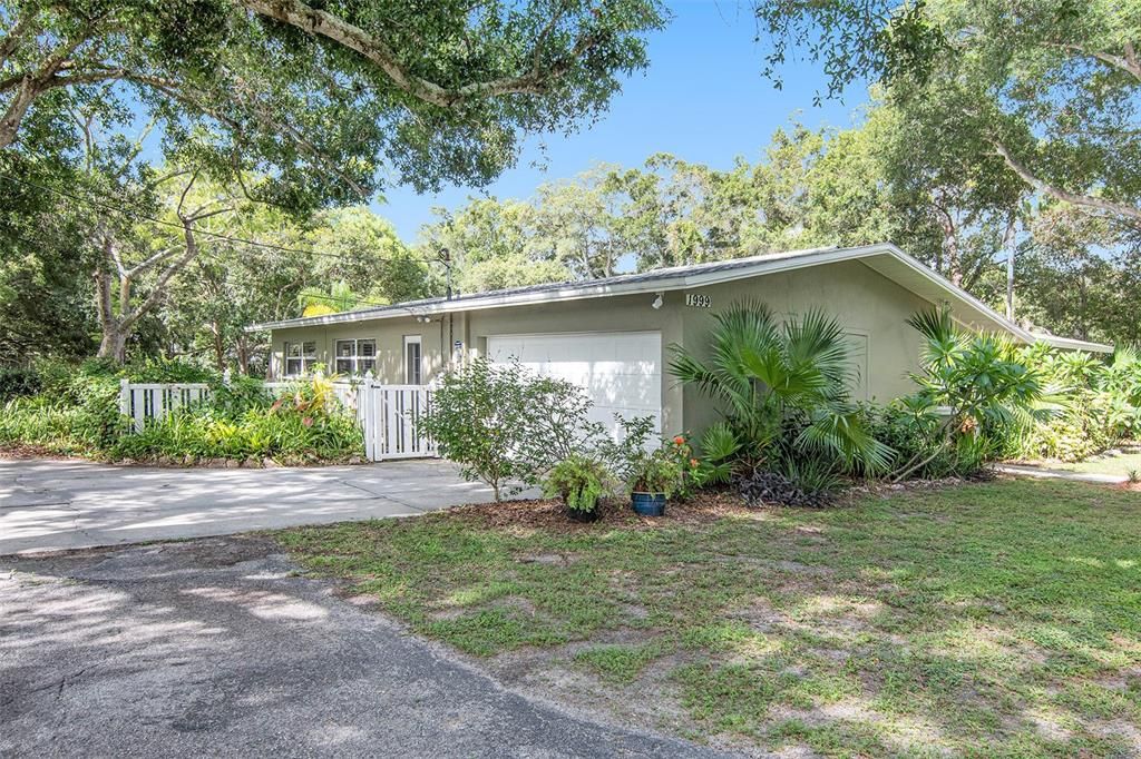 Recently Sold: $775,000 (2 beds, 2 baths, 2273 Square Feet)