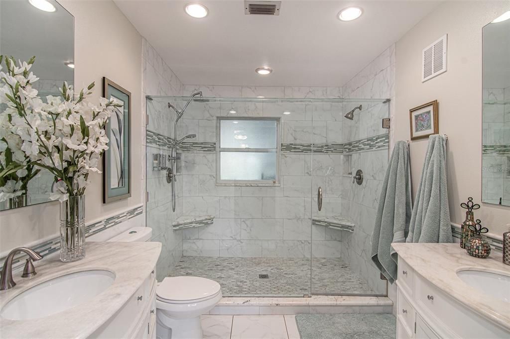 最近售出: $775,000 (2 贝兹, 2 浴室, 2273 平方英尺)
