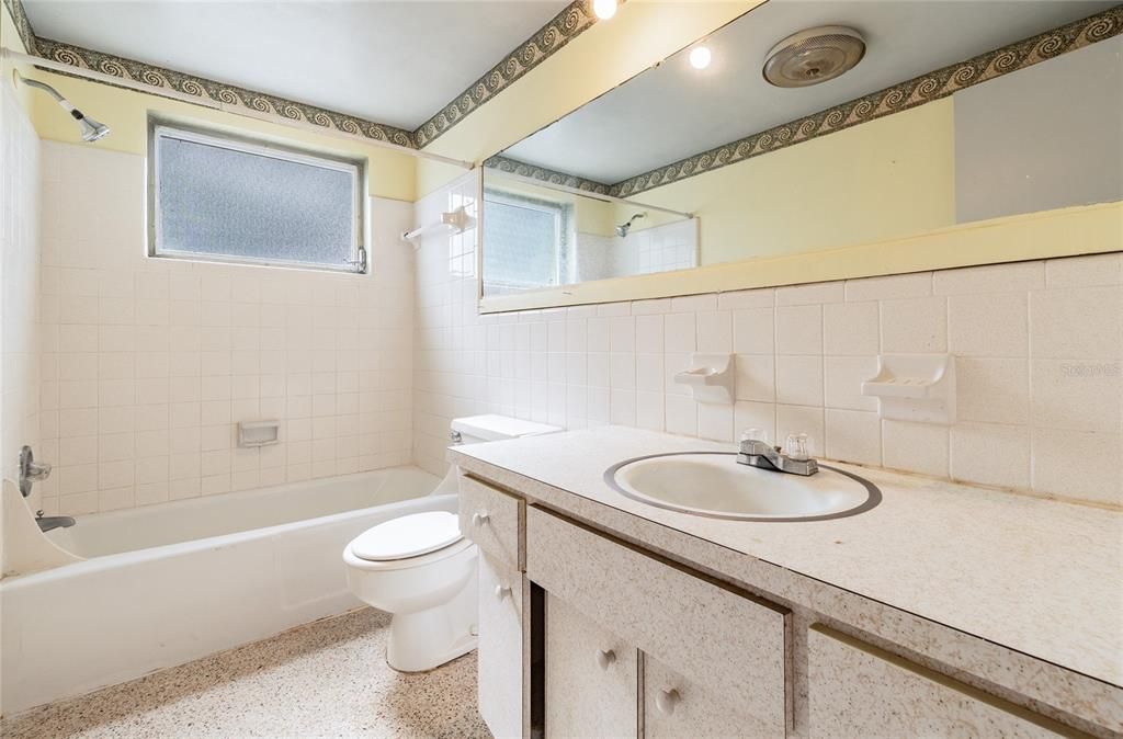 Recently Sold: $333,000 (2 beds, 1 baths, 819 Square Feet)