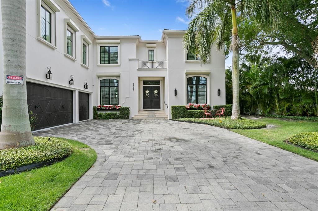 Recently Sold: $4,750,000 (5 beds, 6 baths, 6136 Square Feet)