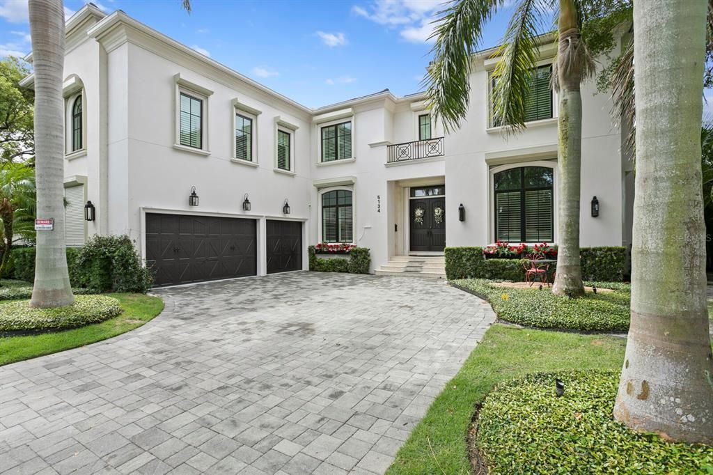 Recently Sold: $4,750,000 (5 beds, 6 baths, 6136 Square Feet)