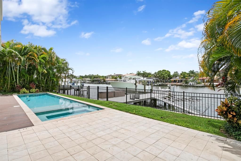 Recently Sold: $4,750,000 (5 beds, 6 baths, 6136 Square Feet)