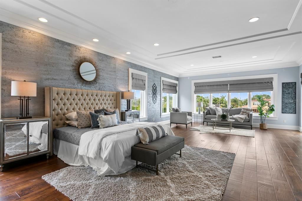 Recently Sold: $4,750,000 (5 beds, 6 baths, 6136 Square Feet)