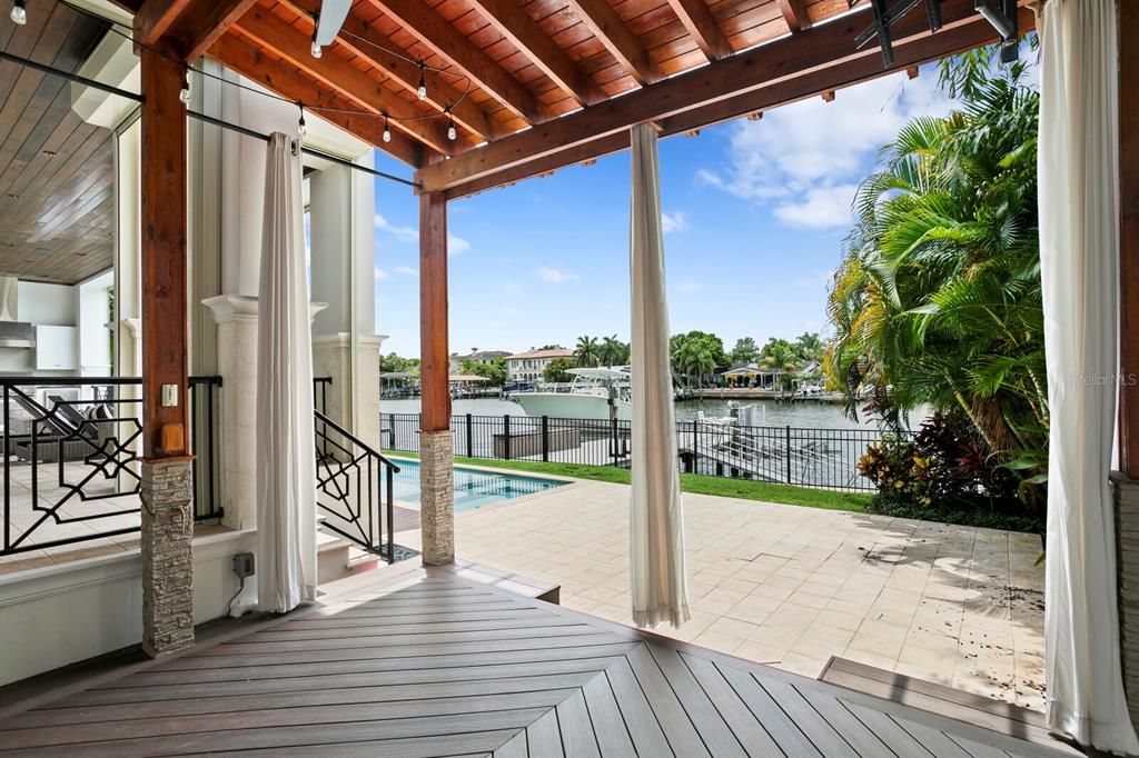 Recently Sold: $4,750,000 (5 beds, 6 baths, 6136 Square Feet)