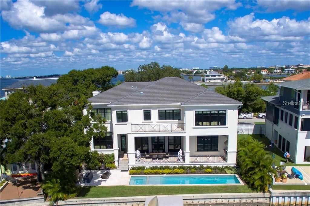 Recently Sold: $4,750,000 (5 beds, 6 baths, 6136 Square Feet)