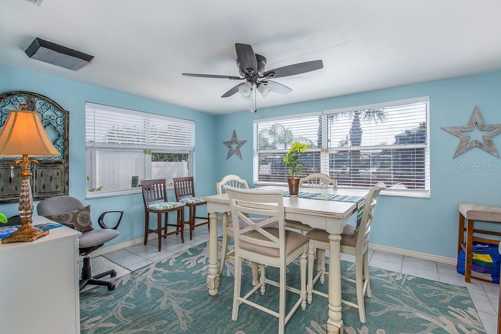 Recently Sold: $440,000 (2 beds, 1 baths, 1040 Square Feet)