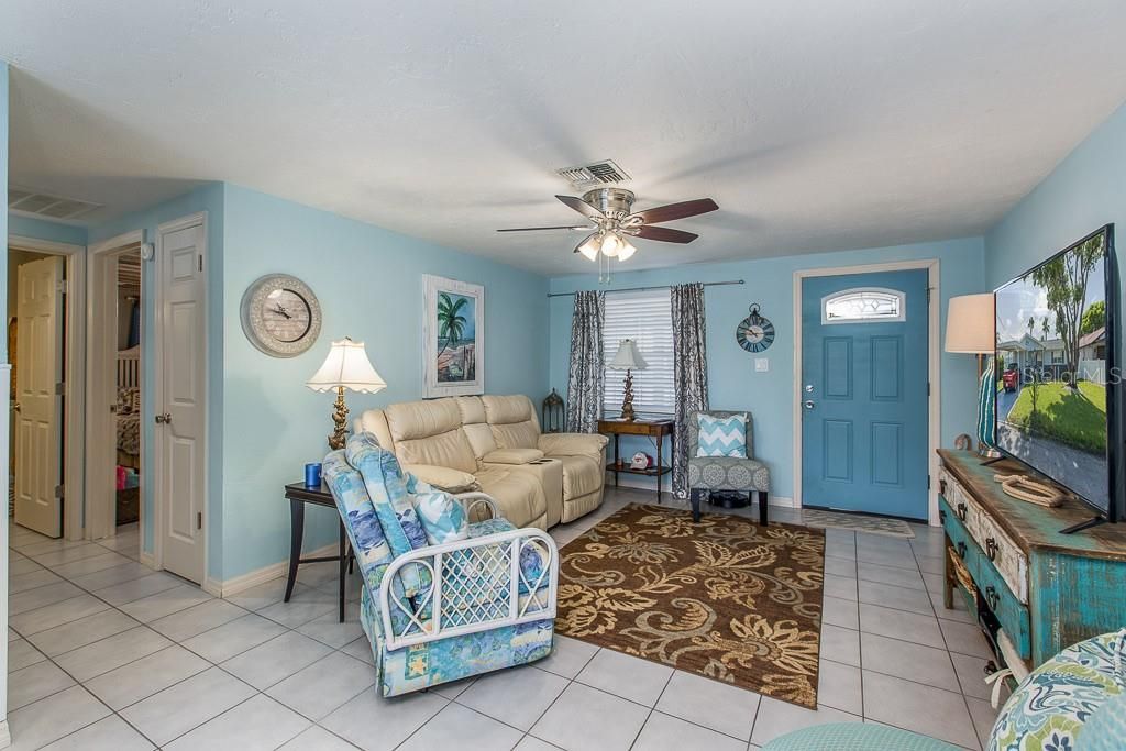 Recently Sold: $440,000 (2 beds, 1 baths, 1040 Square Feet)