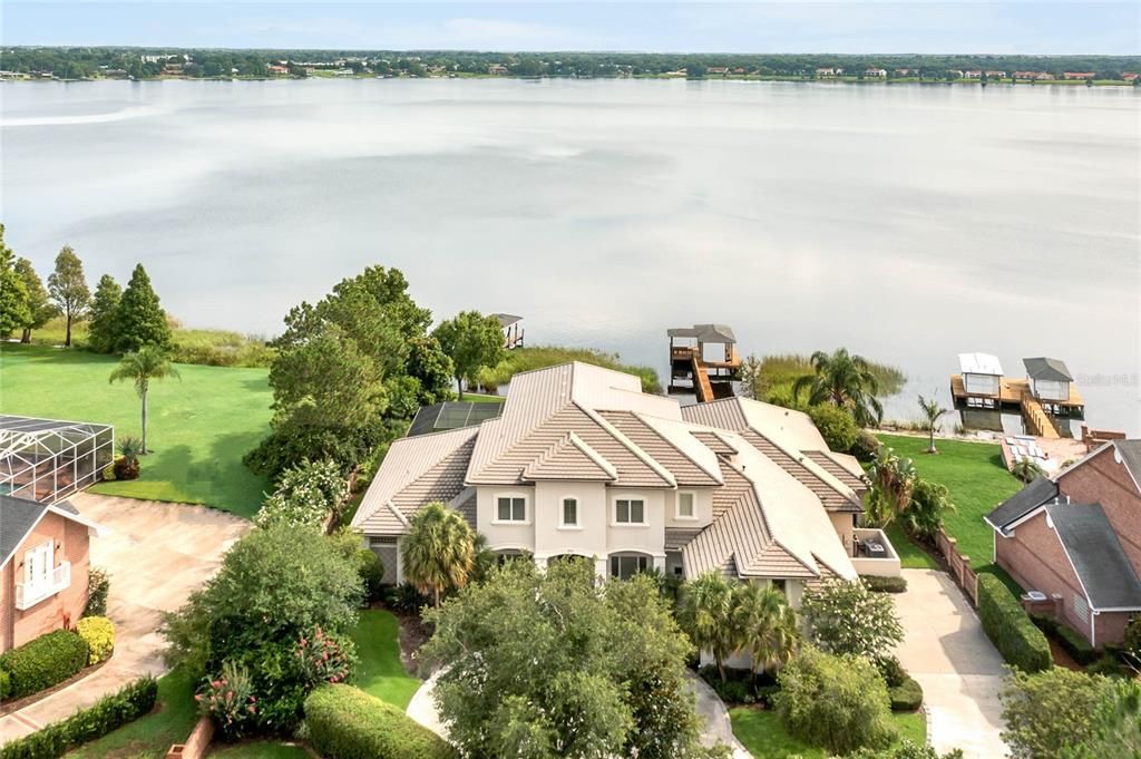 Recently Sold: $2,250,000 (5 beds, 4 baths, 7816 Square Feet)