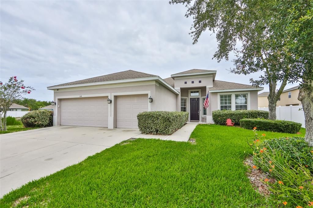 Recently Sold: $350,000 (4 beds, 3 baths, 2541 Square Feet)
