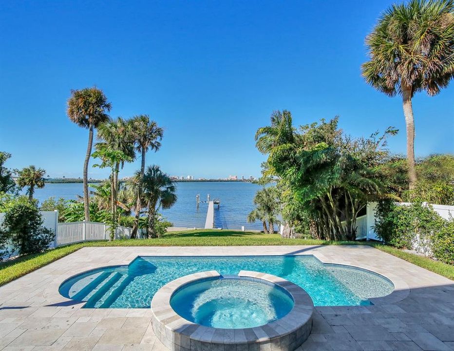 Recently Sold: $2,325,000 (5 beds, 5 baths, 4090 Square Feet)