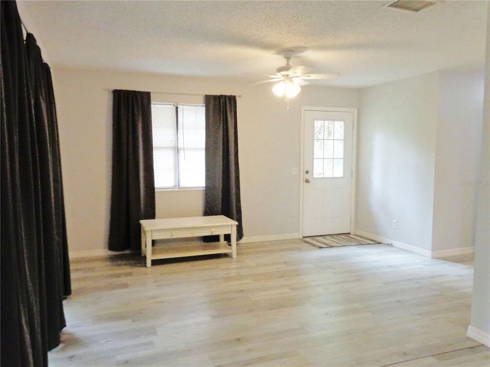 Recently Sold: $155,000 (2 beds, 1 baths, 864 Square Feet)