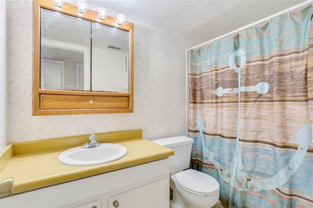 最近售出: $174,900 (2 贝兹, 2 浴室, 987 平方英尺)
