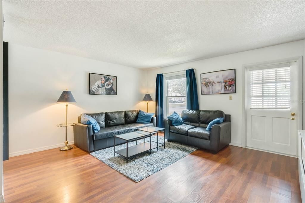 Recently Sold: $174,900 (2 beds, 2 baths, 987 Square Feet)