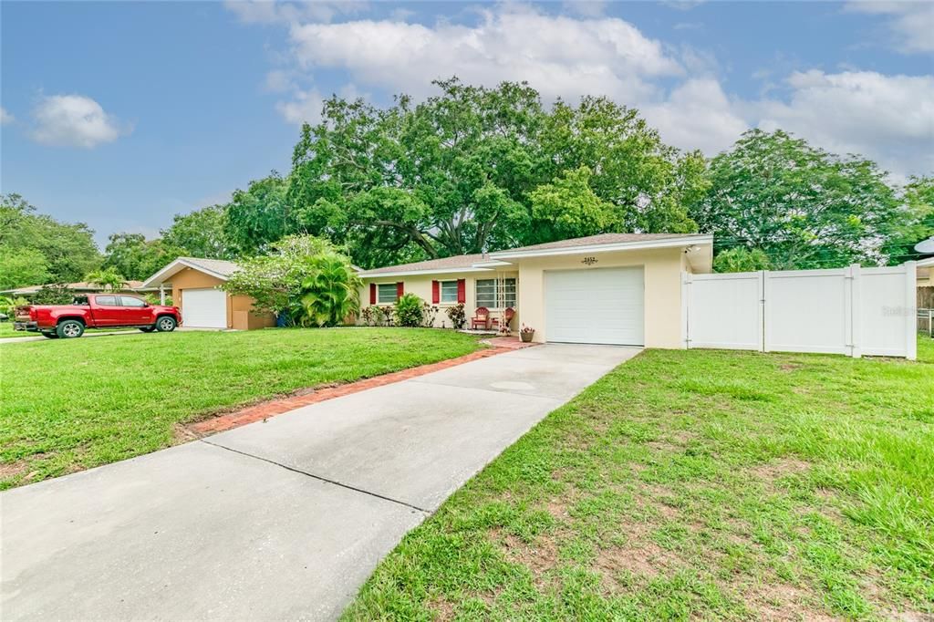 Recently Sold: $285,000 (3 beds, 1 baths, 1414 Square Feet)