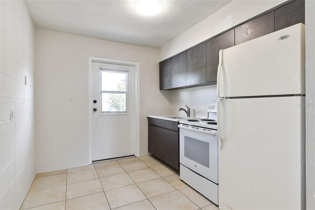 Recently Rented: $1,050 (2 beds, 1 baths, 550 Square Feet)